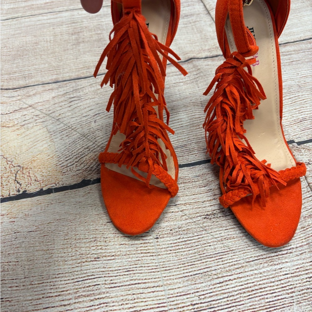 😍JustFab Vibrant Orange Fringe Heels Ankle Strap size 8.5